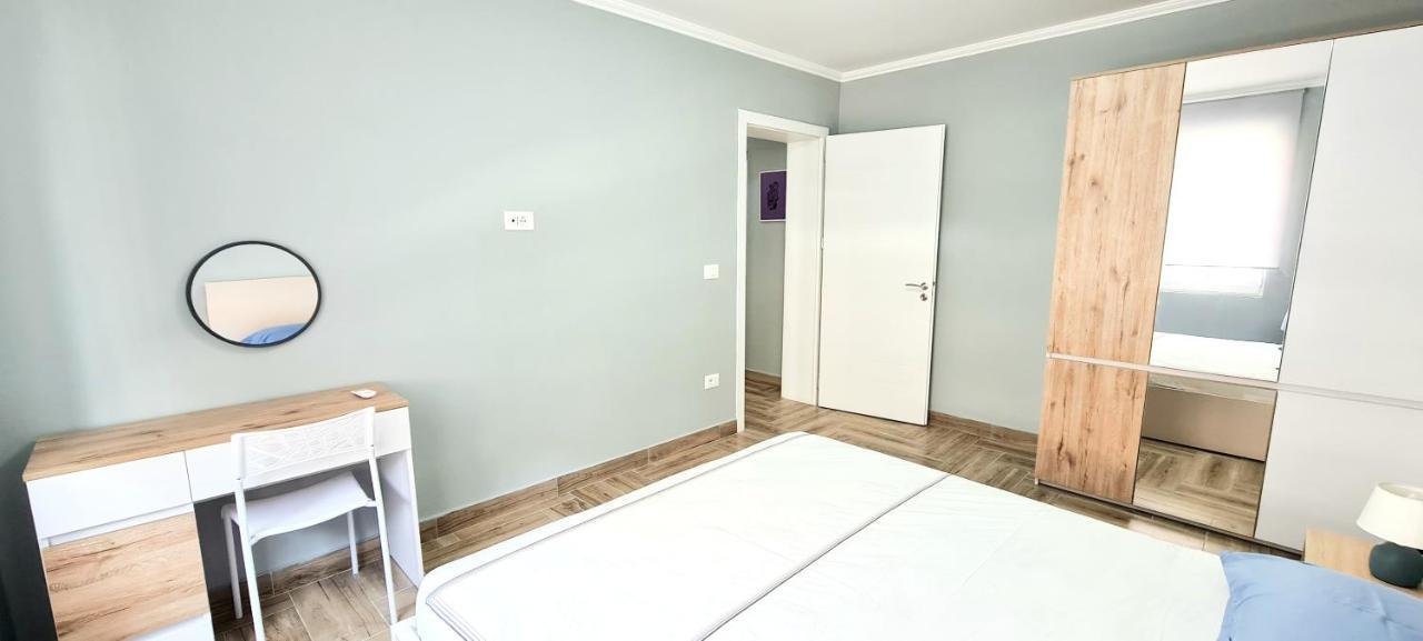 Ferienwohnung 2V1 - 21 Dhjetori Tirana Exterior foto